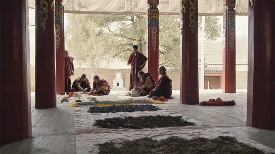 Colors of the Tibetan Plateau